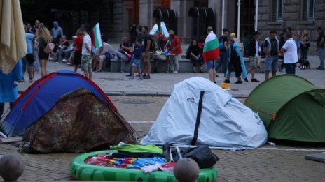 Три основни кръстовища остават блокирани в София