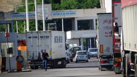 Отпадат PCR тестовете за шофьорите на камиони на "Кулата"