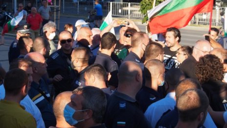 Контрапротест срещу Радев се проведе във Варна