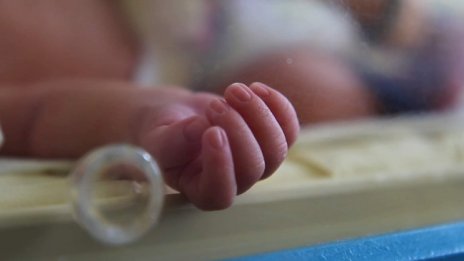 Ромки продават бебетата си в Гърция, цената на пеленаче - до 28 000 евро