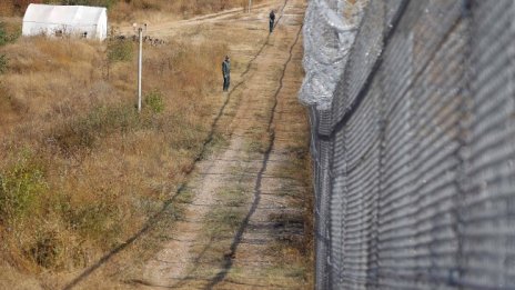 Сърбия изгражда ограда и по границата с България