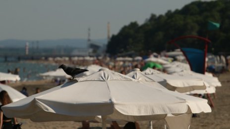 Пак нарушения на "Русалка", достъпът до плажа с гривна за 6 лв.