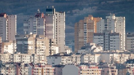 Цял блок страда от тормоза на изоставена психично болна