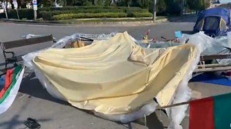 Напрежение на Софийския университет, камъни по палатките?