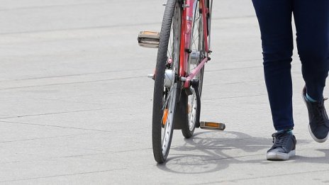 Кола удари 14-годишен с колело в Бургас