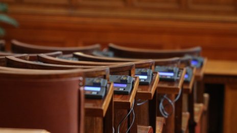 Конституцията не трябва да се прави от хора, които не уважават експертите