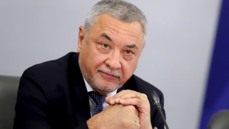 Симеонов: Властолюбци от жълтите плочки искат оставката на Кирилов!