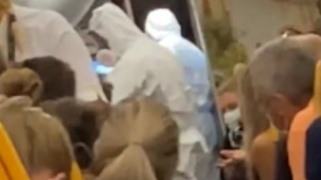 Болен от коронавирус се качи на самолет на Ryanair, пътниците – ужасени 