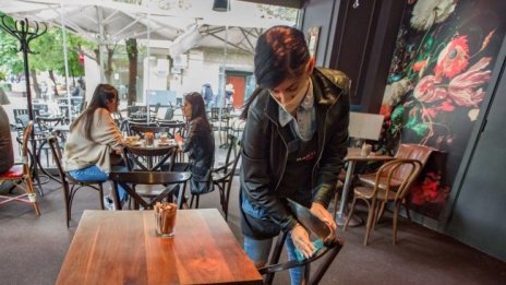 Заради коронакризата все повече фирми фалират, 5% намаляват заплатите