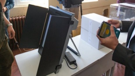 Цената на една машина за гласуване - от 2000  до 3200 евро 