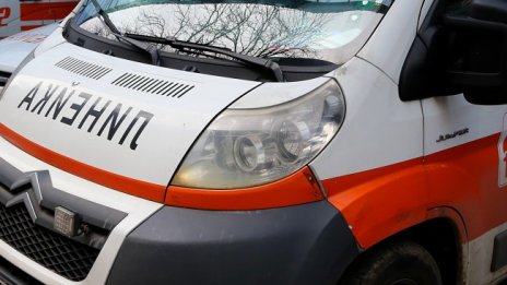 Жена и мъж в болница с изгаряния, след като колата им се запали