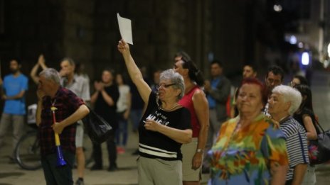 Спречкване между полиция и протестиращи на протеста тази вечер 