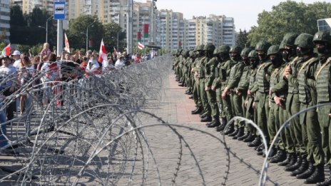 Помощник на Лукашенко излезе при протестиращите в Беларус
