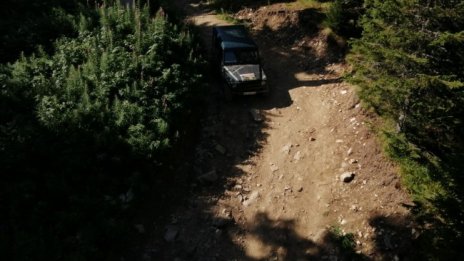 Джиповете продължават да превозват туристи към Рилските езера