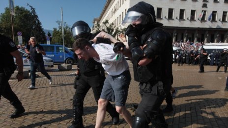 Над 30 задържани след протеста в София