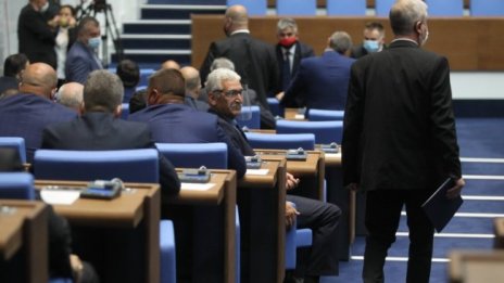 ВМРО преговаря с ГЕРБ за референдум за исканията на Каракачанов 