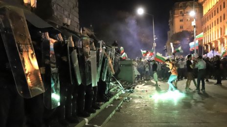 Протестът продължава: Пиратки към новата сграда на НС