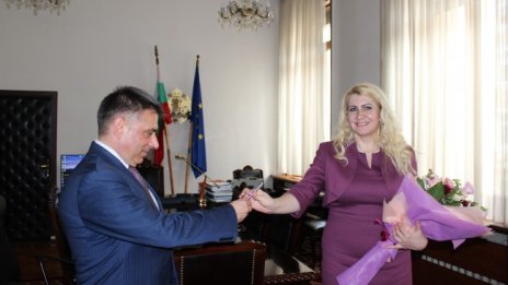 Ахладова седна в стола на правосъдния министър 