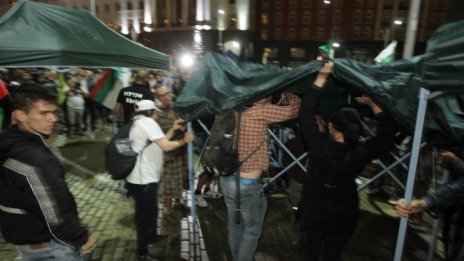 Протестът ще се радикализира, възможен ли е кабинет ДБ, БСП и Слави?