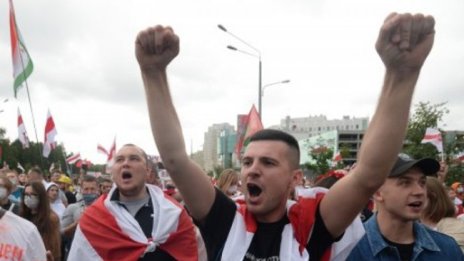 Протестите в Беларус продължават. Около 100 хиляди се събраха