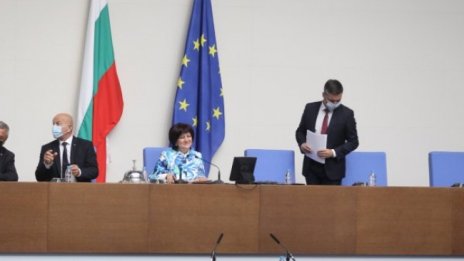 Караянчева: Гневът и злобата, които излъчва Радев, разделят хората 