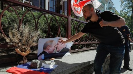 Владимир Путин застава категорично зад Лукашенко, каква е целта?