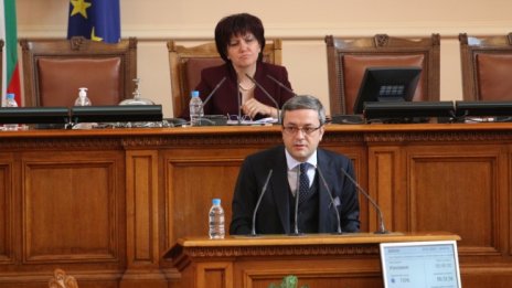 Тома Биков: Оставката крие рискове за икономическата ситуация в страната