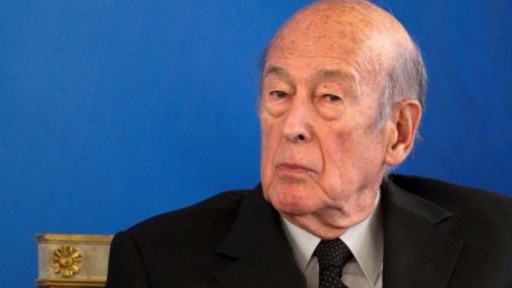 Бившият френски президент Жискар Д`Естен приет в болница