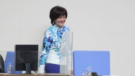 БСП и ДПС искат оставката на Караянчева, тя: Няма да подам!