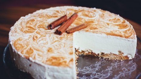 Замразени торти от Белгия се продават за пресни в нашите сладкарници 