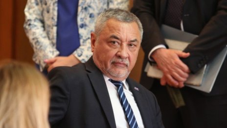 Валери Симеонов: Оставката преди изборите е безсмислена