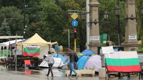Протестът в ден 80: Ще го провали ли лошото време в София?