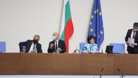 Над 120 интелектуалци излязоха с писмо с искане за оставки