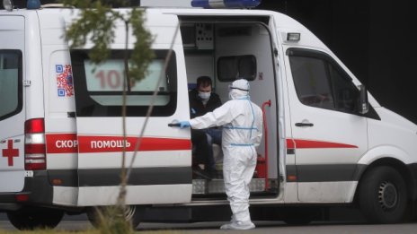 Новите случаи на COVID-19 в Русия над 10 000