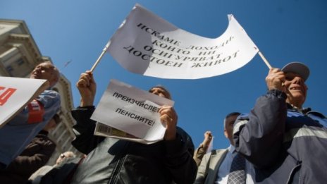 Пенсиите на работещите пенсионери скочиха средно с по 8, 80 лв. 