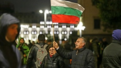 За 92-ра вечер: Недоволни се събират в центъра на София