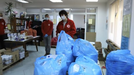 БЧК раздава над 120 тона хранителни пакети в Добрич