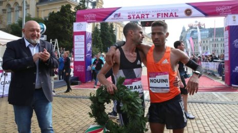 Кралев връчи венеца на победителите на маратона