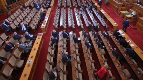 Десницата е тази, която можела да бъде мотор на промените