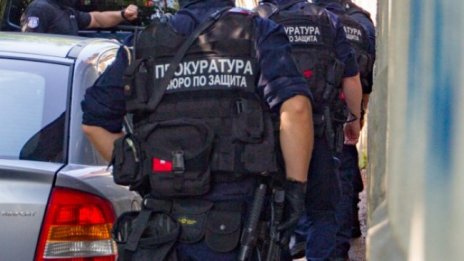 Барети сбъркаха адреса, били и ритали мирно семейство 