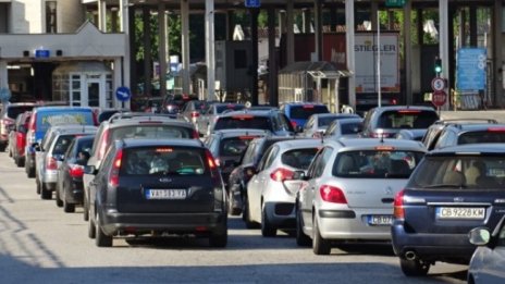 Влизането в Гърция остава само с отрицателен PCR тест 