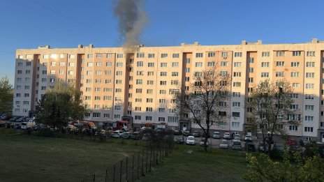  Открито е тяло при пожара в блок в Перник 