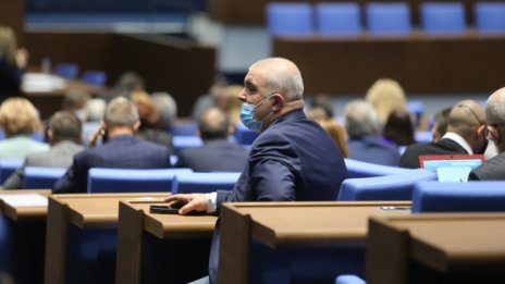 Крадци в НС? На един му изчезнала папката, на друг - очилата