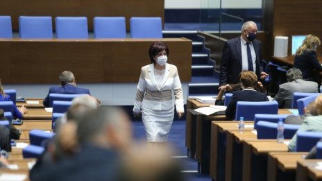 Цвета Караянчева: Днес заорахме дъното 