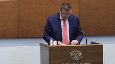 БСП пита защо не се прилага планът за грипа, Ангелов отсече: Това не е грип