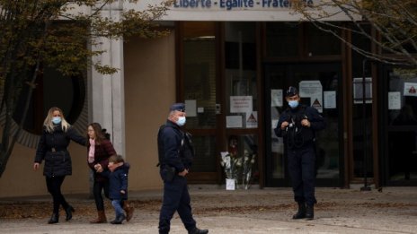 Още петима арестувани в Париж за убийството на учител