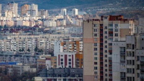 При пет продажба на имоти - по едно дарение