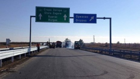 Ремонтът на 12 км от "Тракия" готов до края на месеца