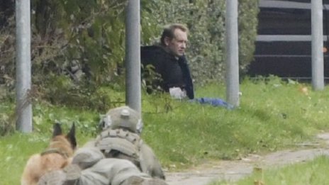 Убиецът, който разчлени журналистка на подводница, пробва бягство