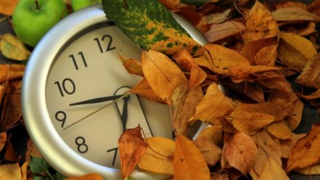 Местим стрелките на часовника тази нощ